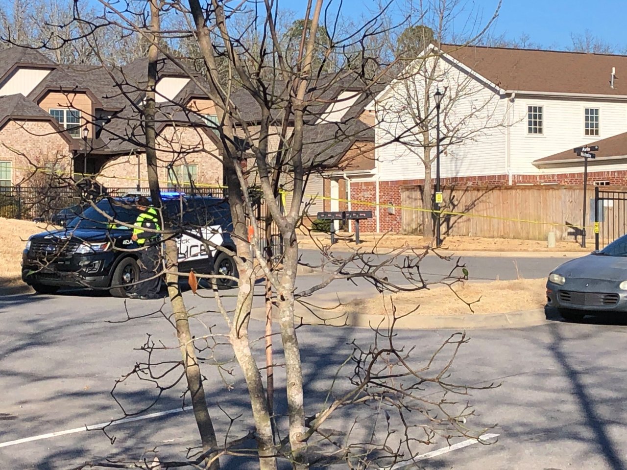 Police investigate shooting at West Little Rock apartment complex, suspect
