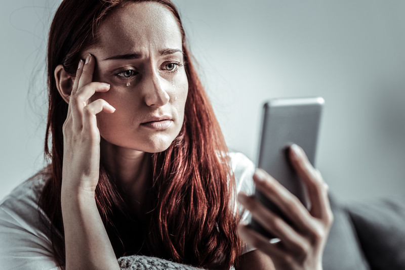 Does Social Media Intensify Your Divorce Loneliness?