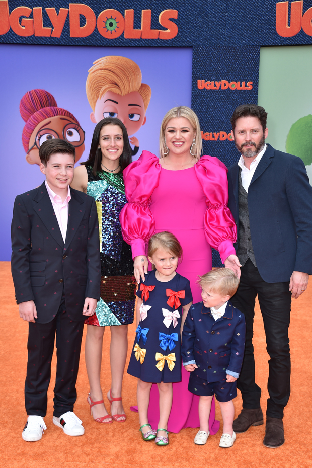 Kelly Clarkson Takes Kids River & Remington To Disney World: