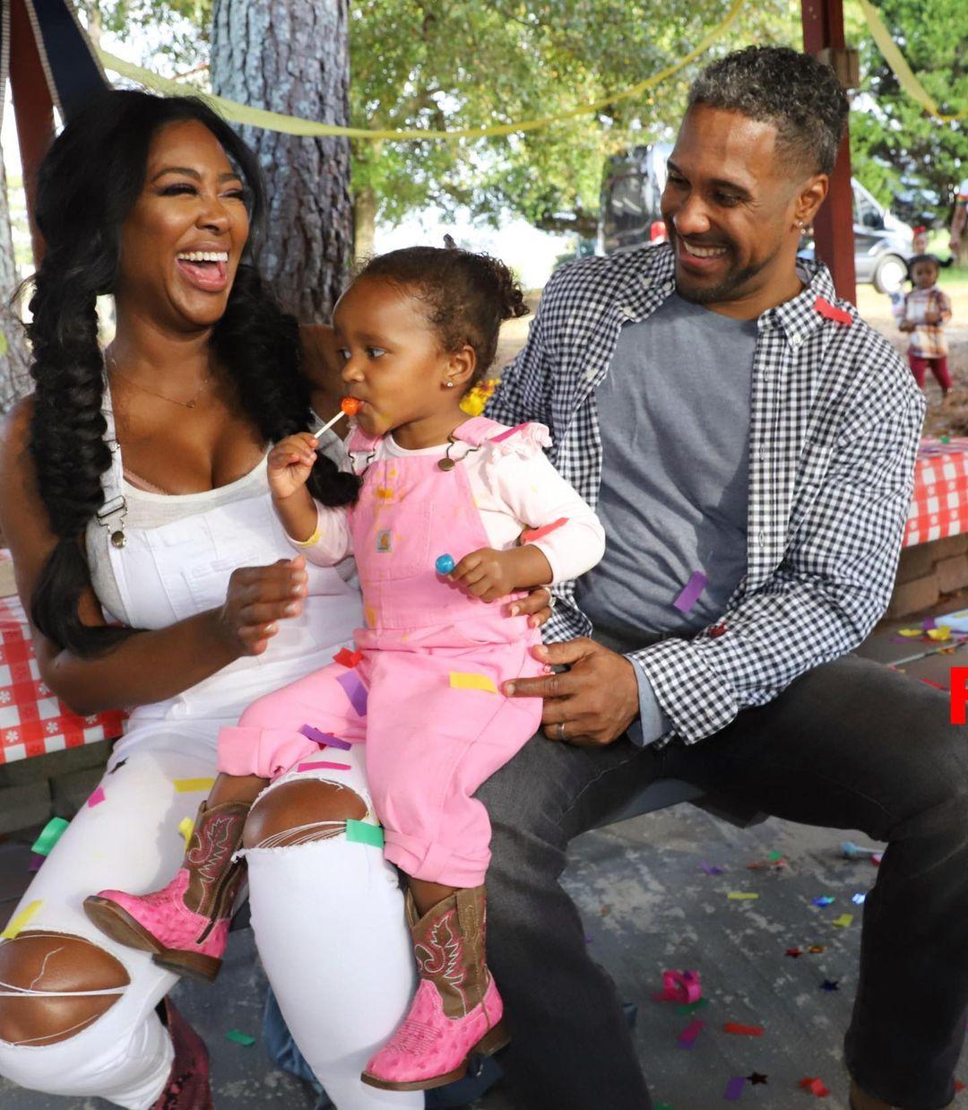 Kenya Moore Demands Full Custody Of Daughter Over ‘Safety’ Issues