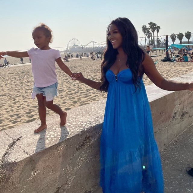 KENYA MOORE TAKES DAUGHTER TO BEACH AMID CUSTODY FIGHT WITH