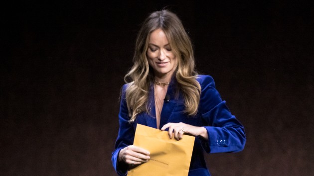 Olivia Wilde served with child custody papers while onstage at