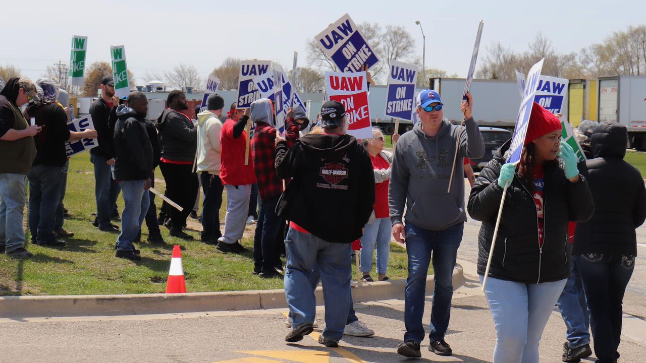CNH worker in Racine, Wisconsin, speaks out: “We need a