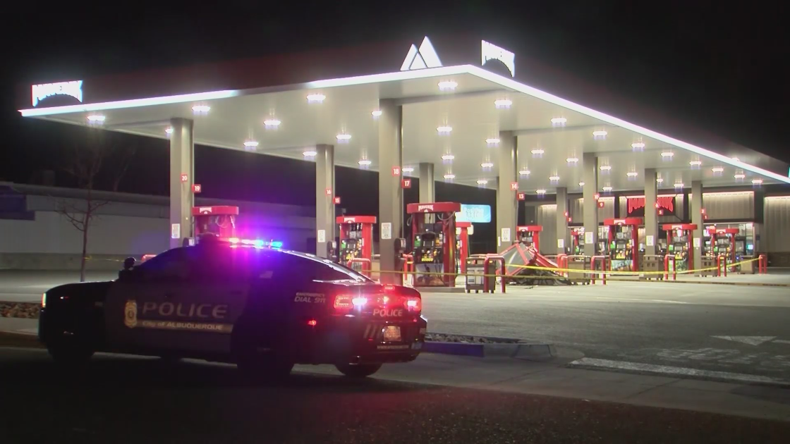 Teens charged in gas station shooting to stay in custody